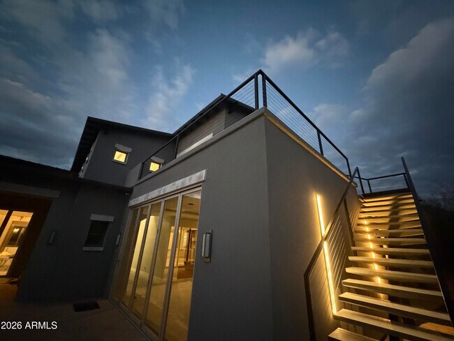 Building Photo - 9979 E Toms Thumb