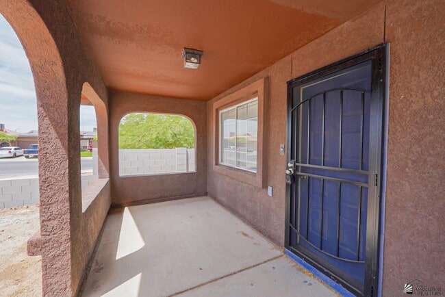 Building Photo - 604 Yucca St