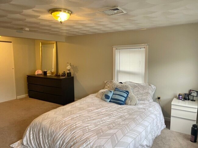 Building Photo - 23 Fisher St