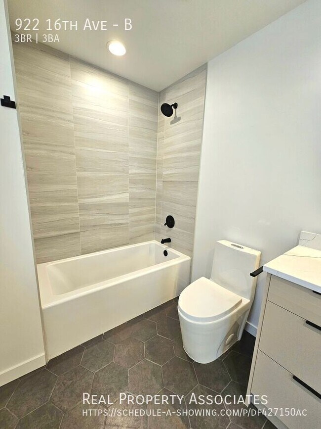 Building Photo - 922 16th Ave