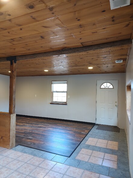 Building Photo - 723 N Shields St