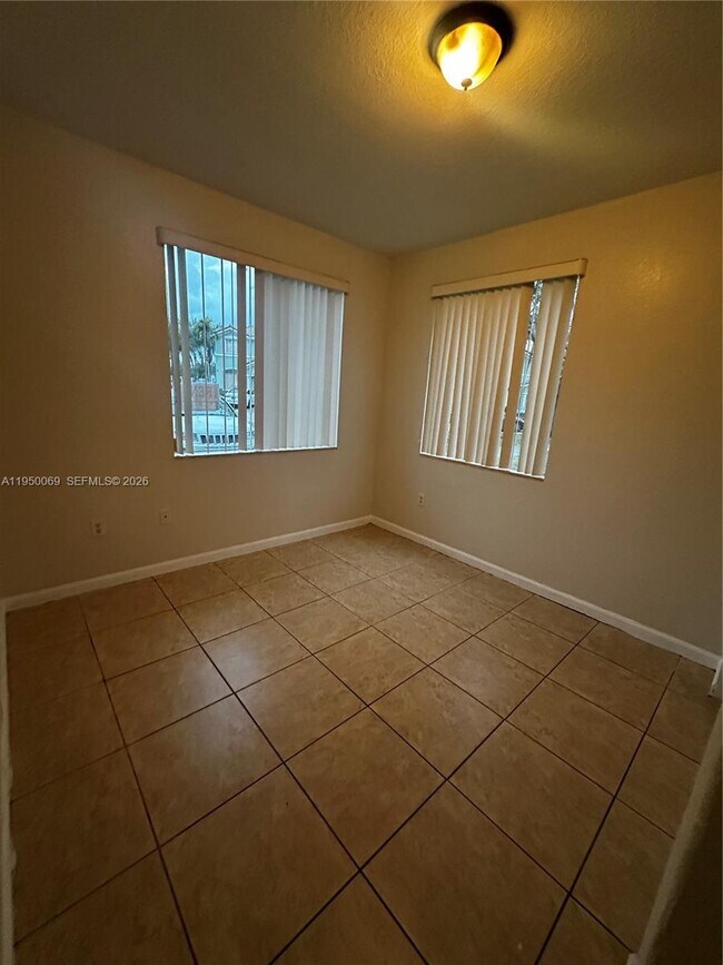 Building Photo - 2818 SE 15th Rd