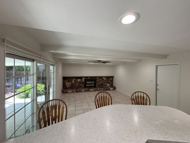 Building Photo - 475 Monti Cir