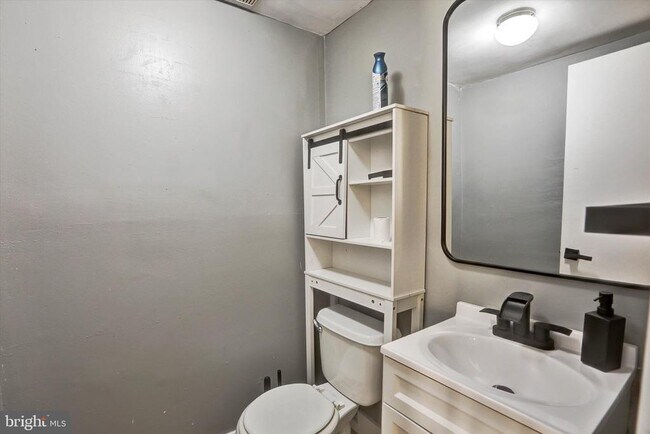 Building Photo - 63 Town Pines Ct