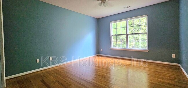 Building Photo - 215 Bayberry Ln