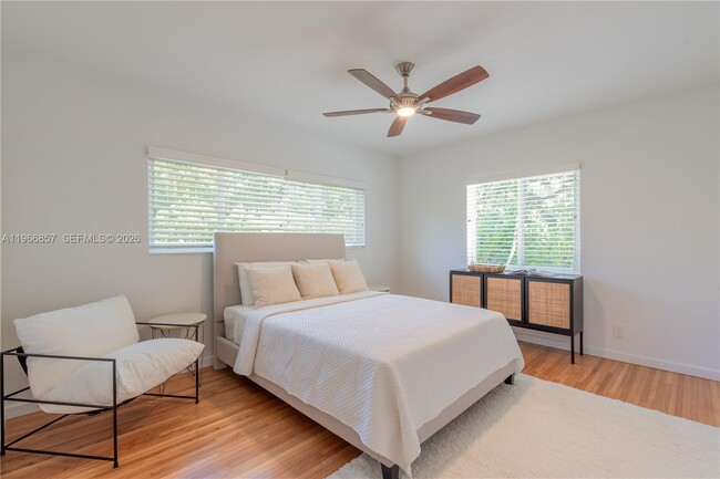 Building Photo - 920 Alava Ave