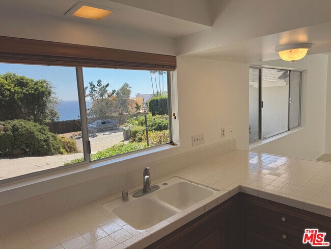 Building Photo - 31617 Broad Beach Rd