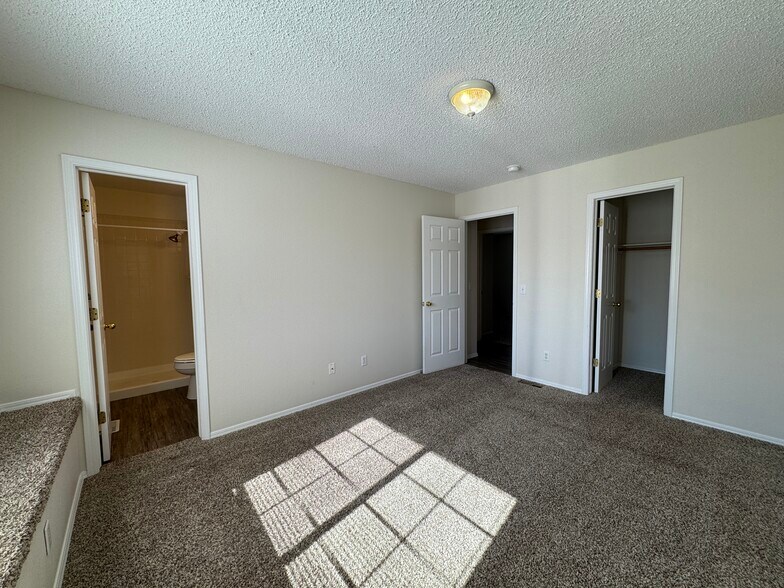 Building Photo - 879 Barn Owl Dr