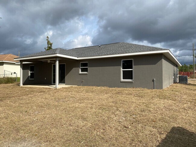 Building Photo - 3/2/2 Silver Spring Shores **Won't Last***