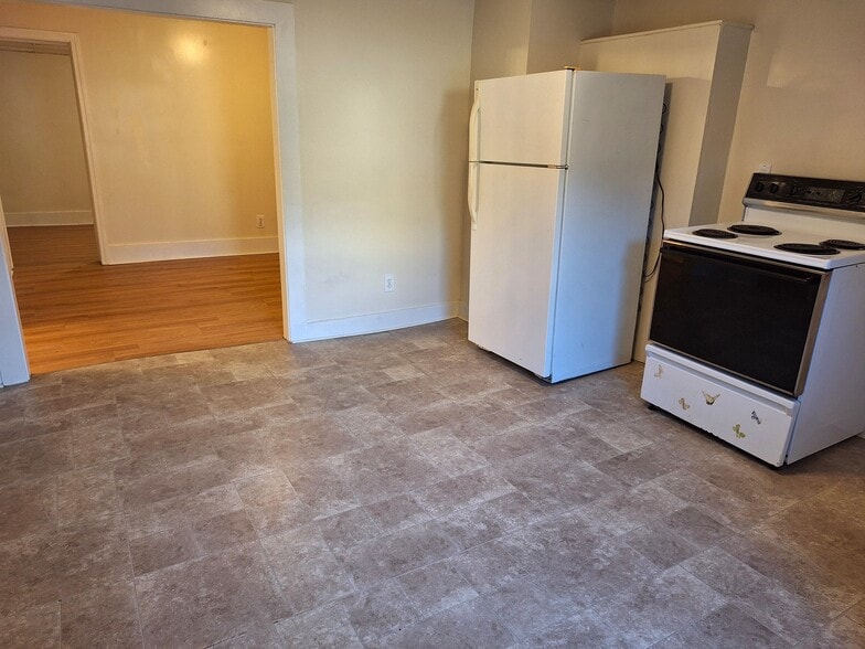 Kitchen to living room - 16 North St
