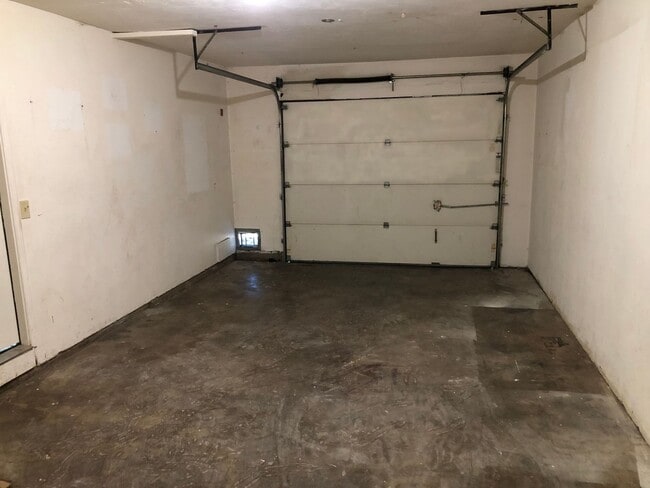 Building Photo - Updated 2 bed 1 bath dulpex in Eugene!