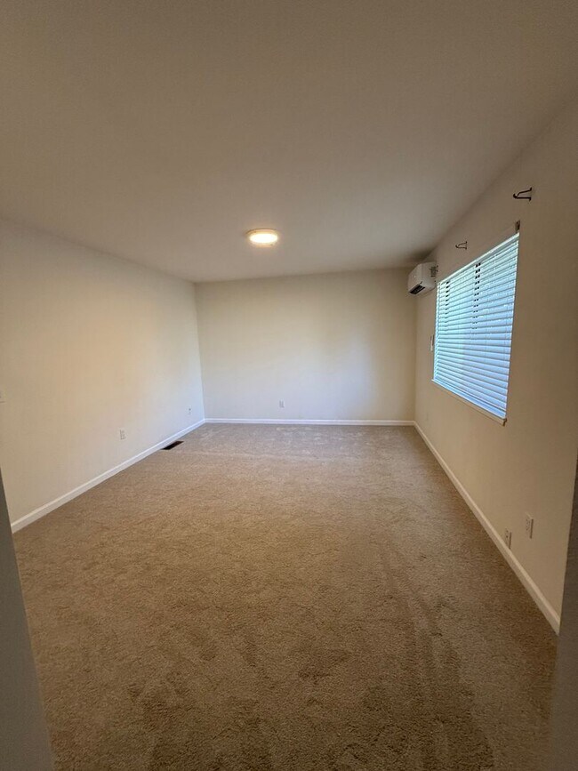 Building Photo - 422 Occidental Cir
