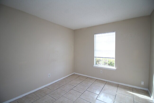 Building Photo - Updated Duplex with Patio & Fireplace – $200 Off FMR, Military Perks Available