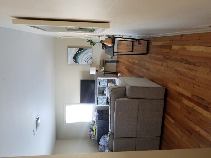 Building Photo - 1325 Crestmore Pl