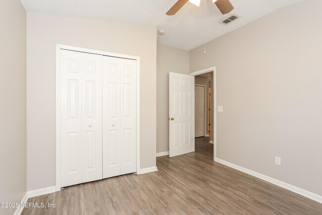 Building Photo - 7405 International Village Dr
