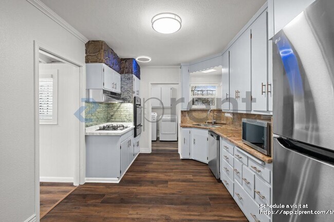 Building Photo - 3606 Barrett Ave