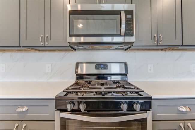 Building Photo - 403 Rain Water Ln