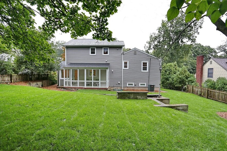 Building Photo - 28 Princeton Pl