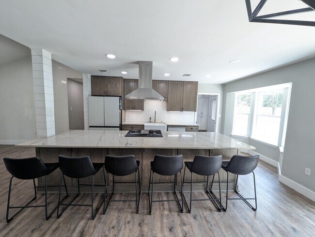 Building Photo - 8717 Sand Pine Dr
