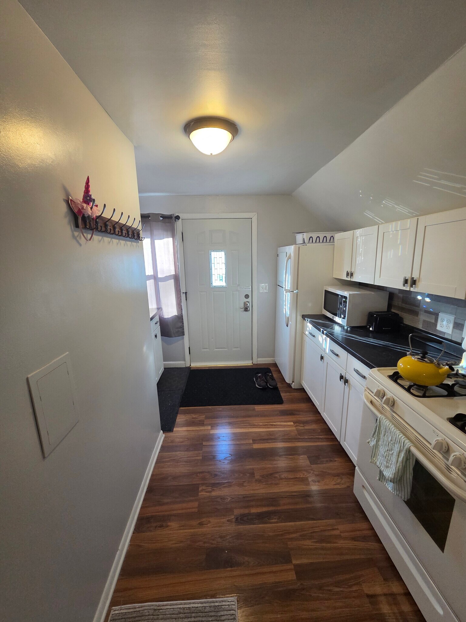 Building Photo - 335 Shakopee Ave E