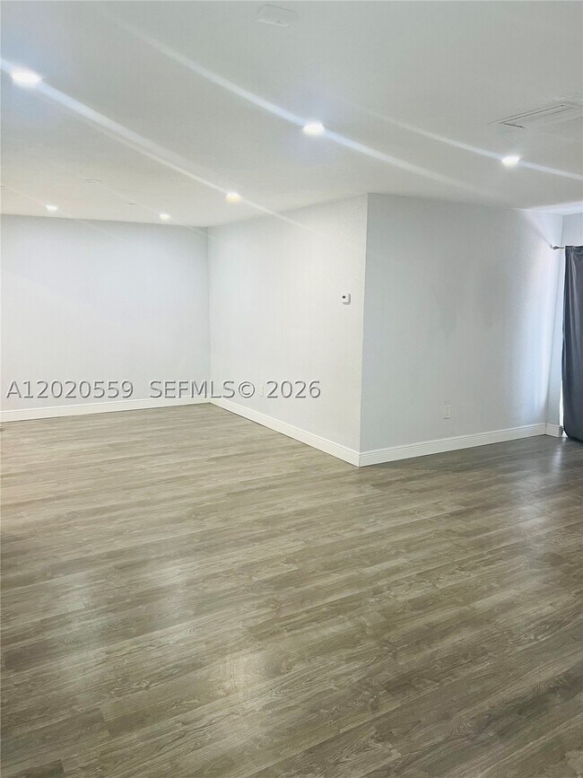 Building Photo - 8401 NW 20th Ct