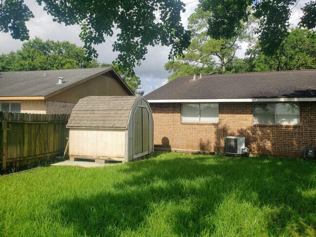 Outdoor storage - 615 Park Grove Ln