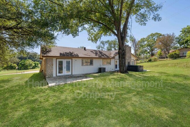 Building Photo - 640 Crest Ln