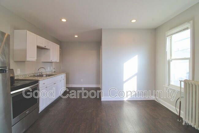 Building Photo - 765 Oliver St