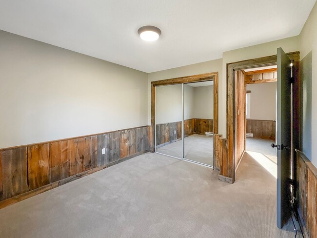 Building Photo - 3bed/2bath Condo, 10 minutes from Breck! Year lease (possible 6 month winter could be discussed)!