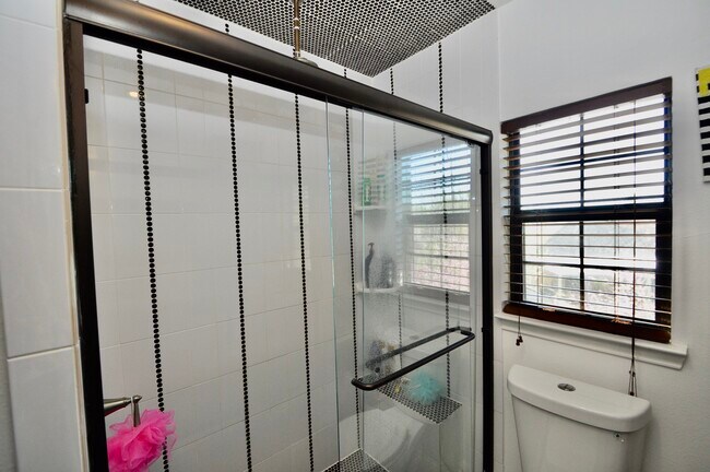 Building Photo - 3330 Beran Dr