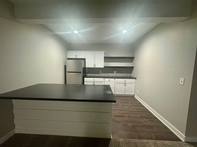 Building Photo - 5 bedroom 3 bath in SW Lincoln