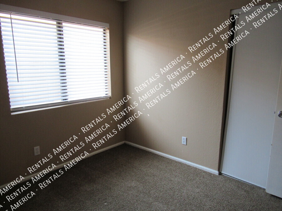 Building Photo - 3142 W Foothill Dr