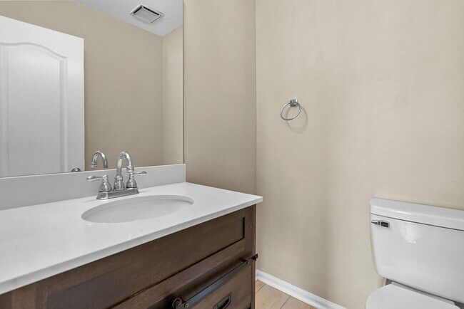 Building Photo - Charming 3-Bedroom Townhome in Virginia Beach.