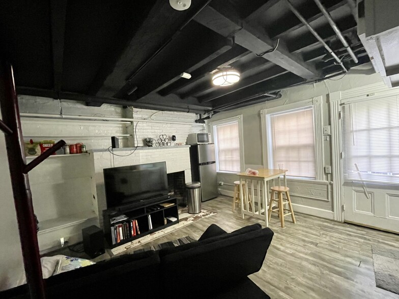 Building Photo - 8 Champney Pl