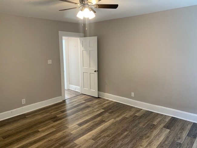 Building Photo - 142-144 W. Norwich Ave.