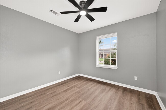 Building Photo - 8666 Candy St