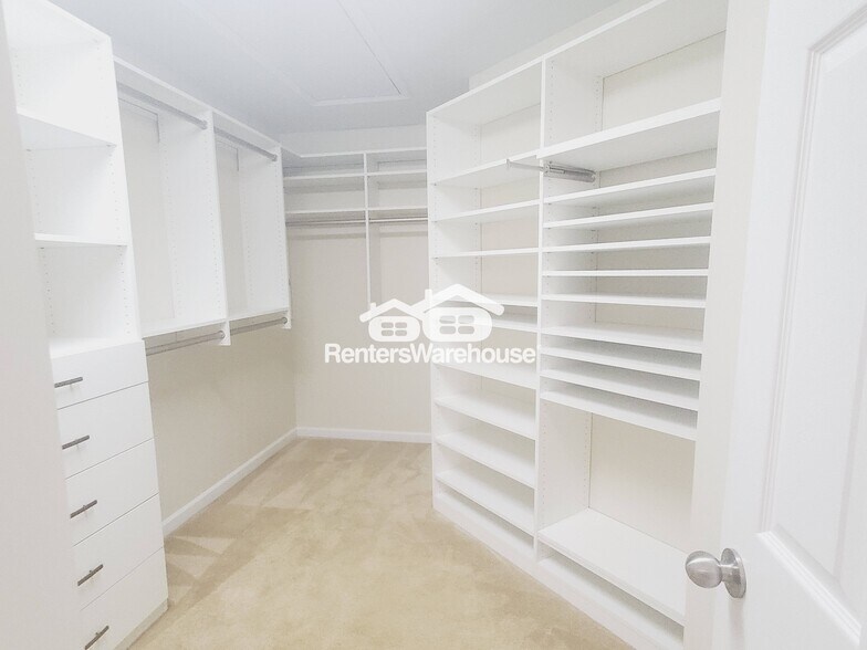 Building Photo - 1592 Richmond Dr