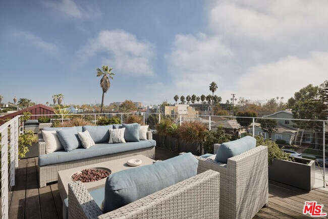 Building Photo - 533 Grand Blvd