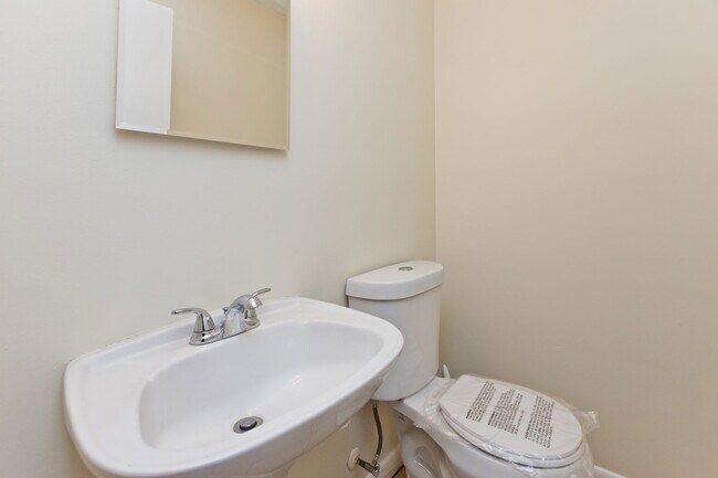 Building Photo - 588 W Hawthorne Pl