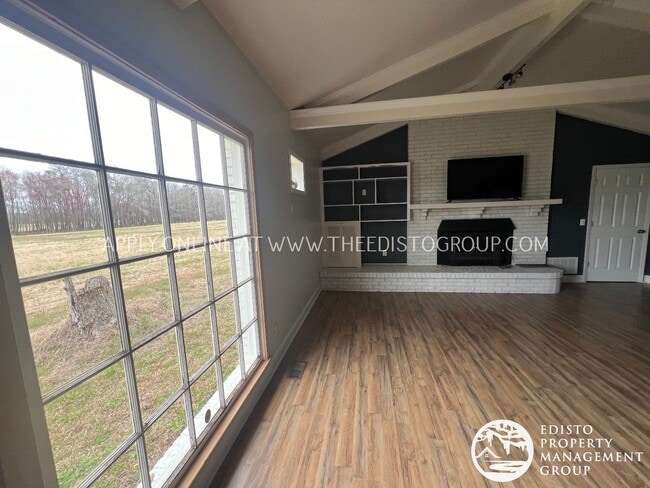 Building Photo - Spacious 2-Bedroom Country Home with Expan...
