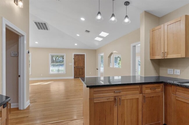 Building Photo - 400 E Monroe St