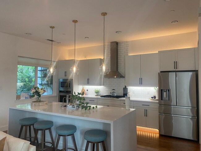 Primary Photo - 5705 Bryan Pkwy