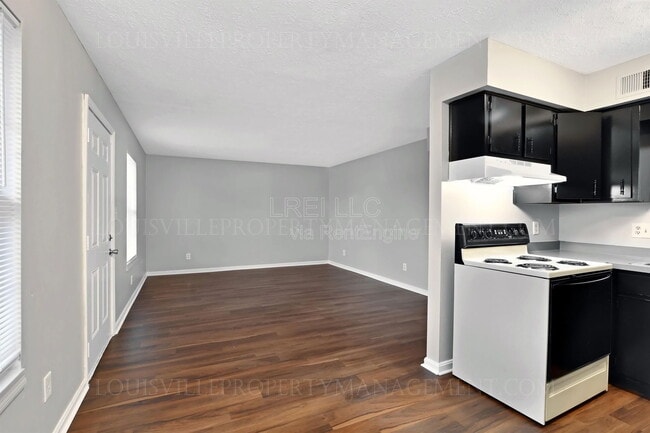 Building Photo - 160 W Blue Lick Rd