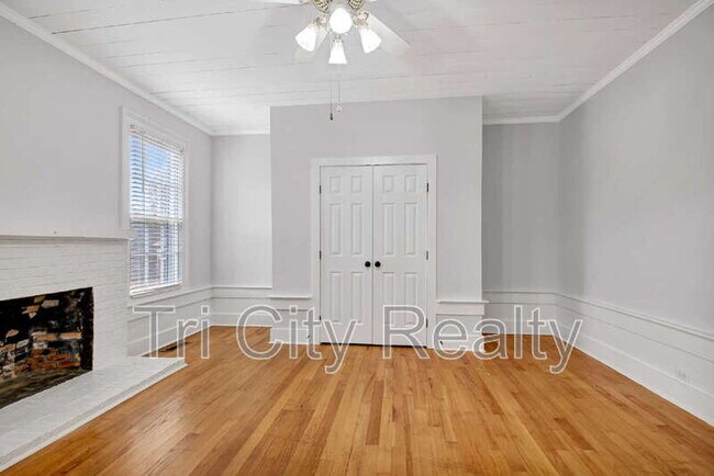 Building Photo - 115 Church Aly