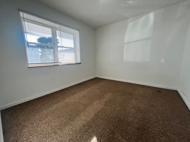 Building Photo - Farmdale Road