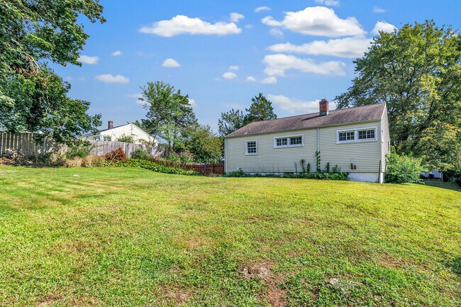 Building Photo - 19 Sunset Dr