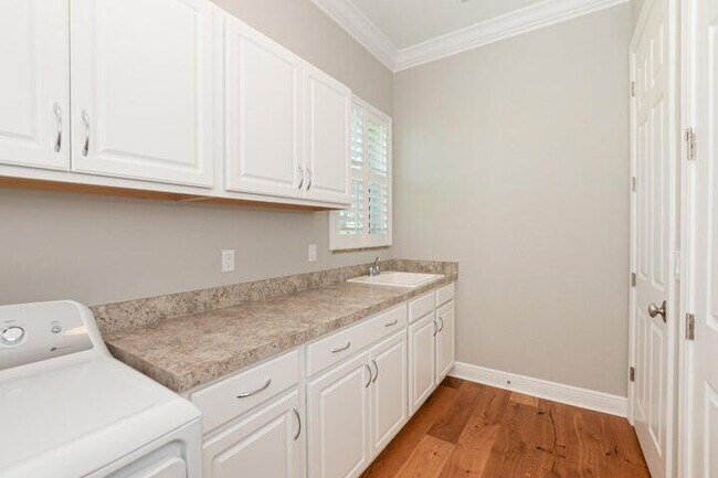 Building Photo - 9051 SW Pepoli Way
