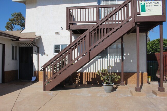 Building Photo - 123 Frontier Dr