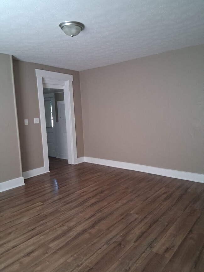 Building Photo - Charming Spacious Double