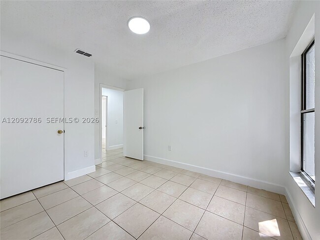Building Photo - 4362-4364 Azora Rd